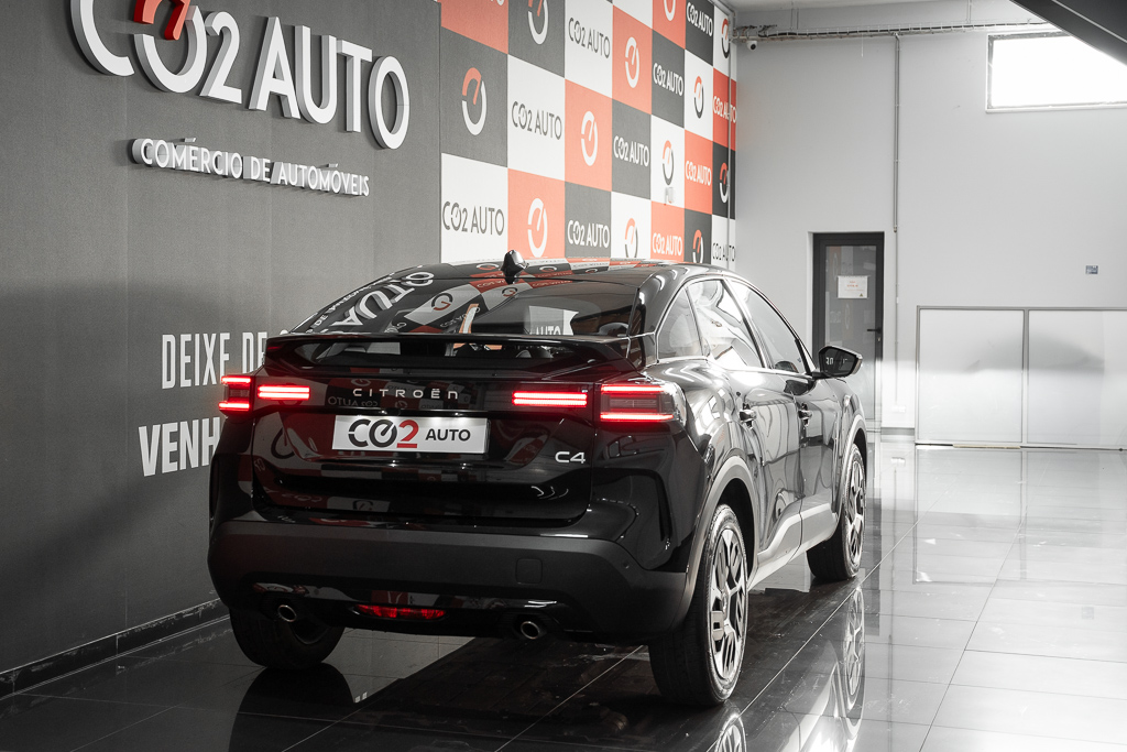 citroen-c4-preto-automatico-co2-carros-pataias-23