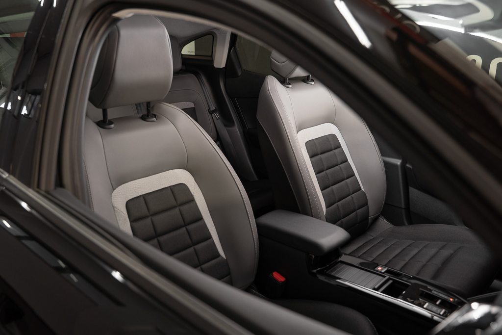 citroen-c4-preto-automatico-co2-carros-pataias-32