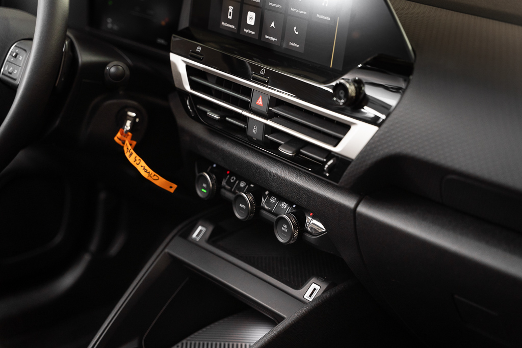 citroen-c4-preto-automatico-co2-carros-pataias-37