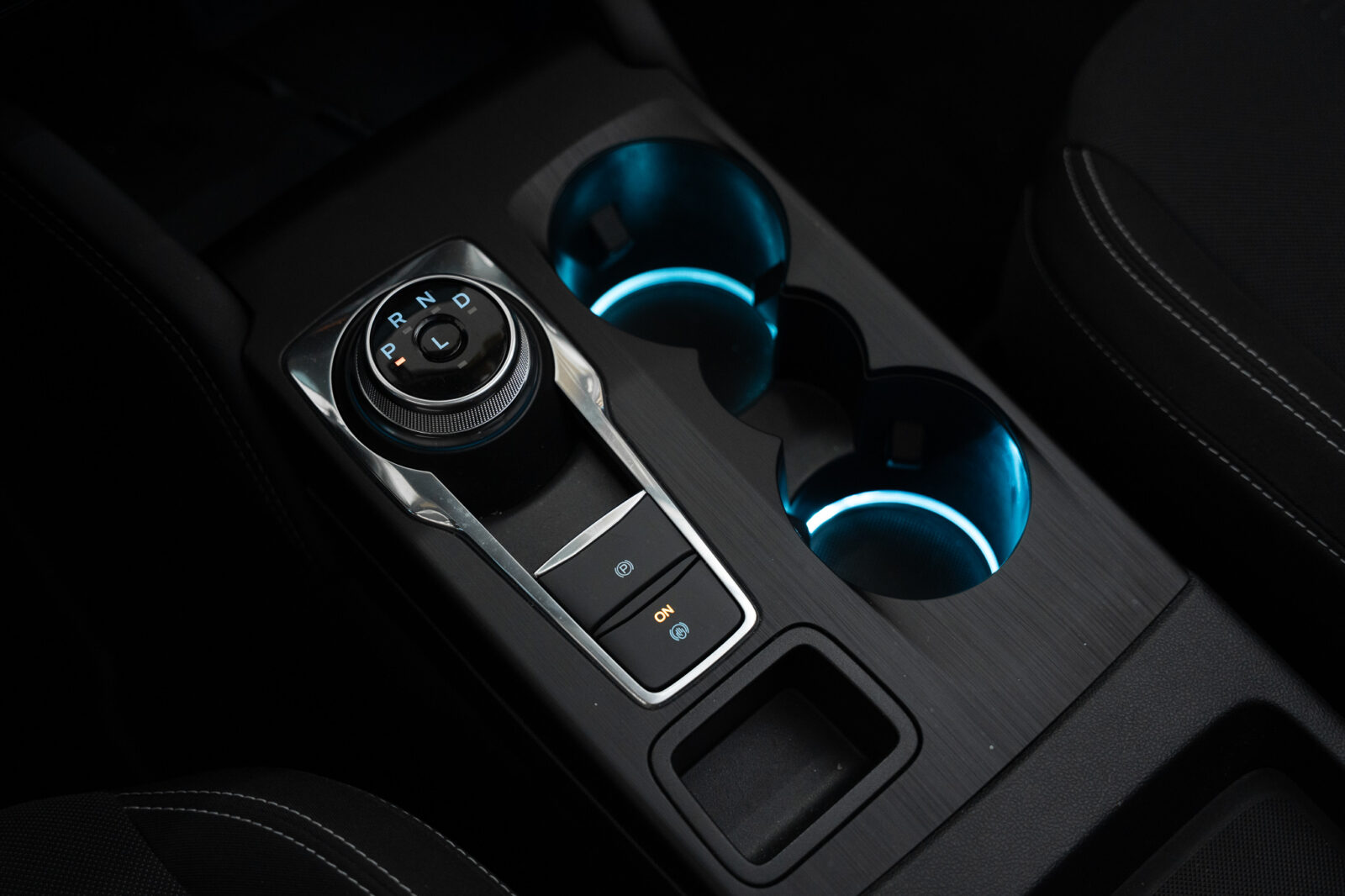 ford-kuga-active-hybrid-plug-in-co2-stand-carros-automovel-comprar-pataias-15