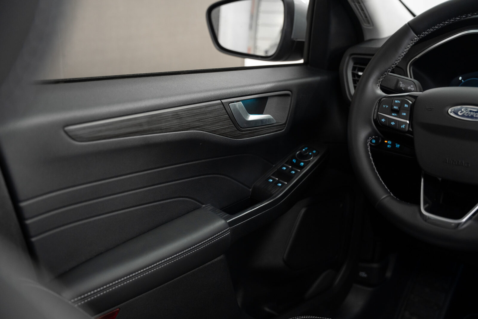 ford-kuga-active-hybrid-plug-in-co2-stand-carros-automovel-comprar-pataias-17