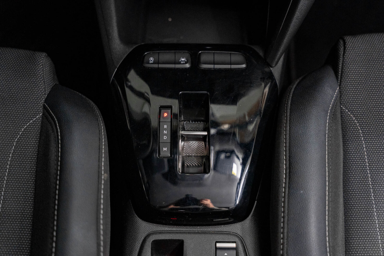opel-corsa-12t-hybrid-gsline-edct-hibrido-101cv-2025-seminovo-comprar-stand-co2-auto-pataias-14