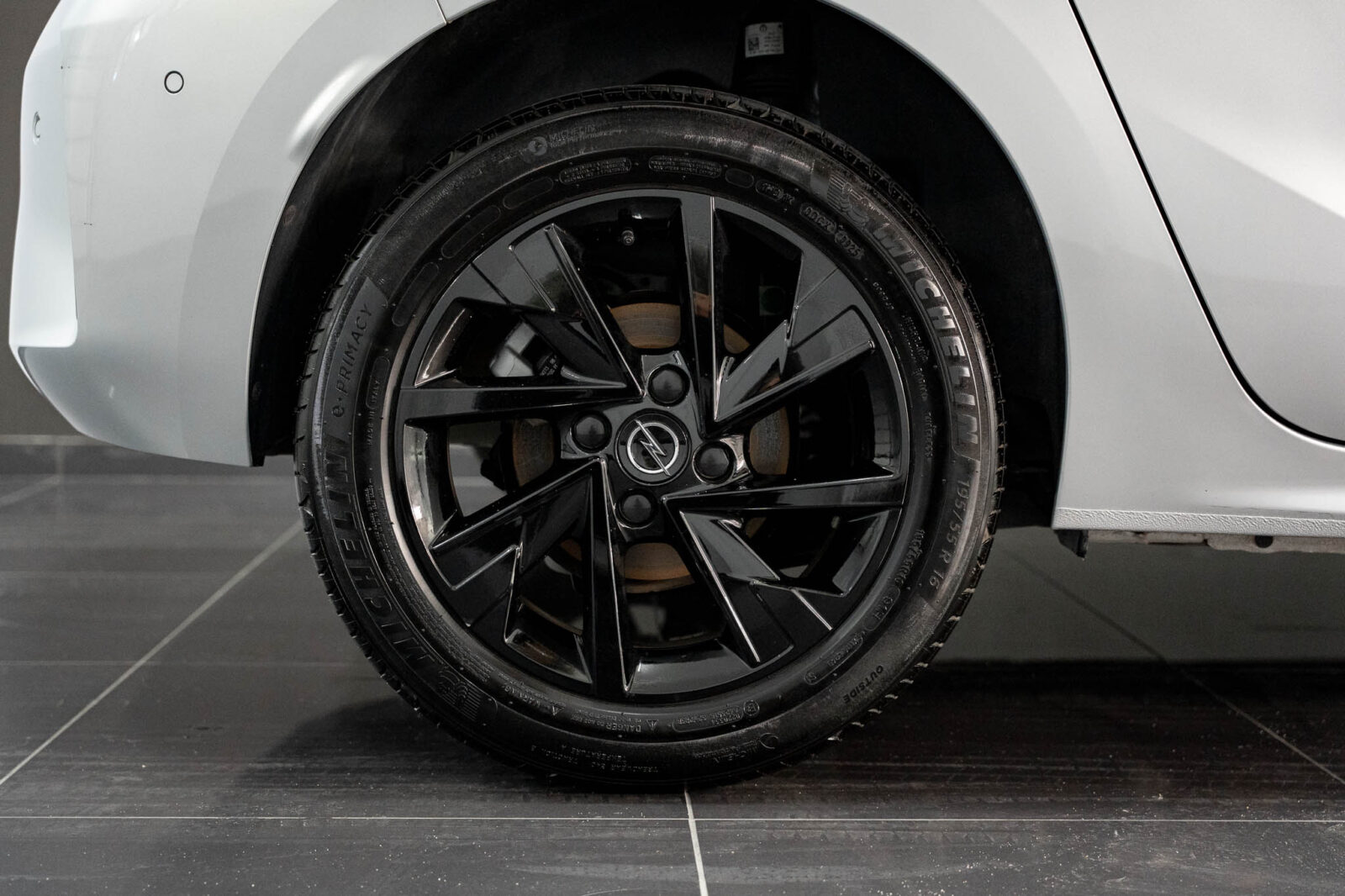 opel-corsa-12t-hybrid-gsline-edct-hibrido-101cv-2025-seminovo-comprar-stand-co2-auto-pataias-4
