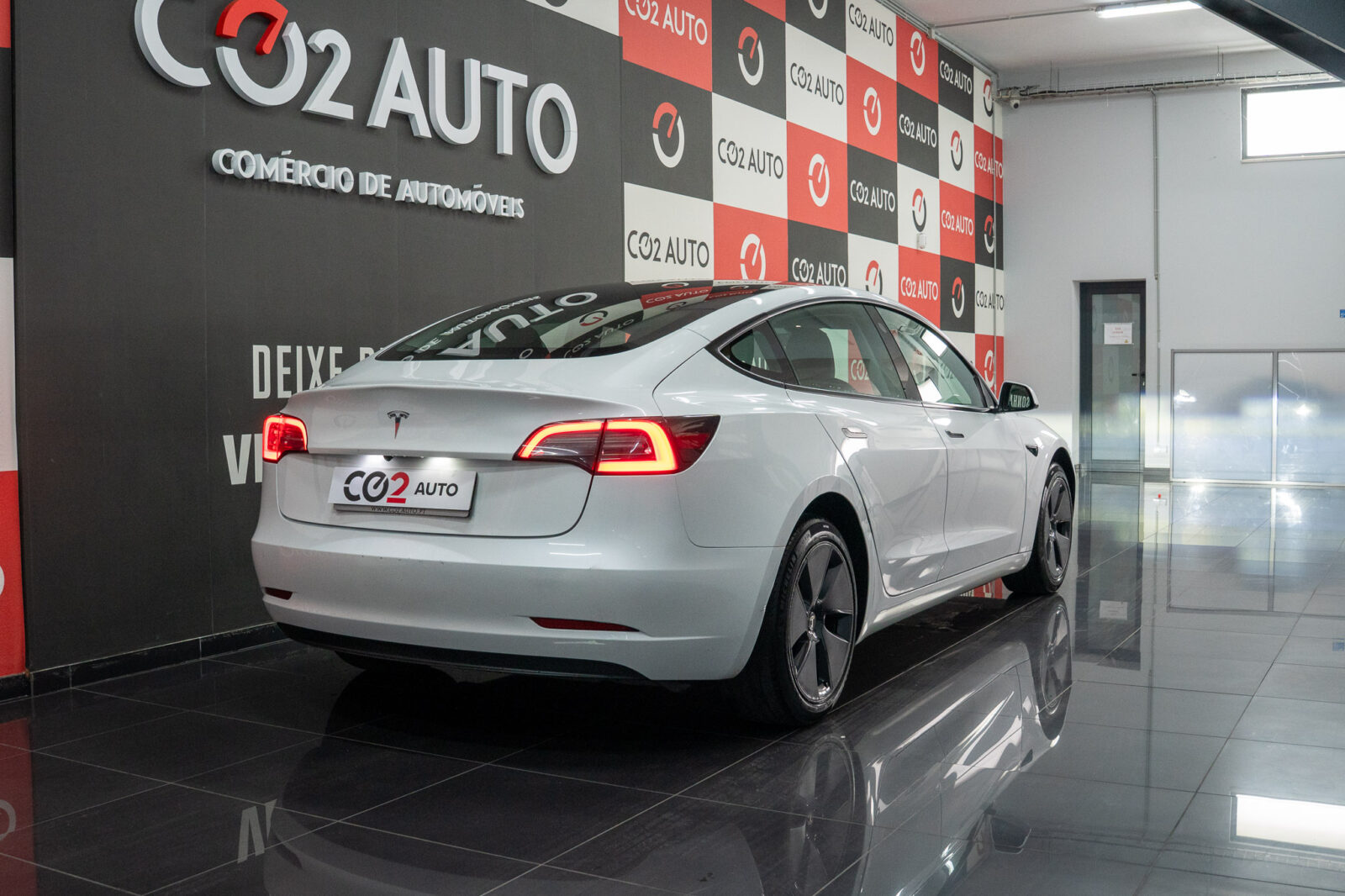 tesla_model_3_03