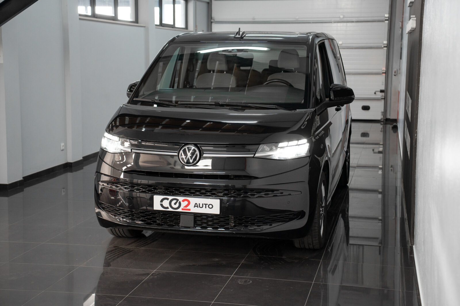 volkswagen-multivan-t7-1-4-tsi-e-hybrid-life-longa-dsg-co2-stand-carros-automovel-comprar-pataias-32