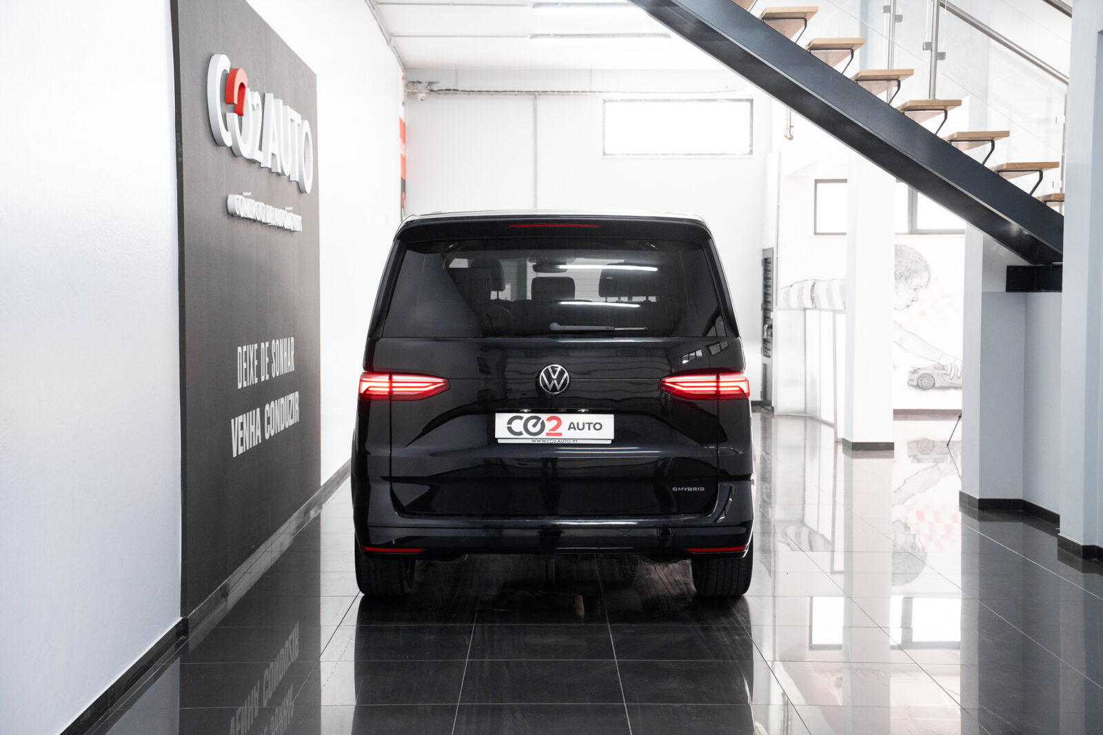 volkswagen-multivan-t7-1-4-tsi-e-hybrid-life-longa-dsg-co2-stand-carros-automovel-comprar-pataias-34