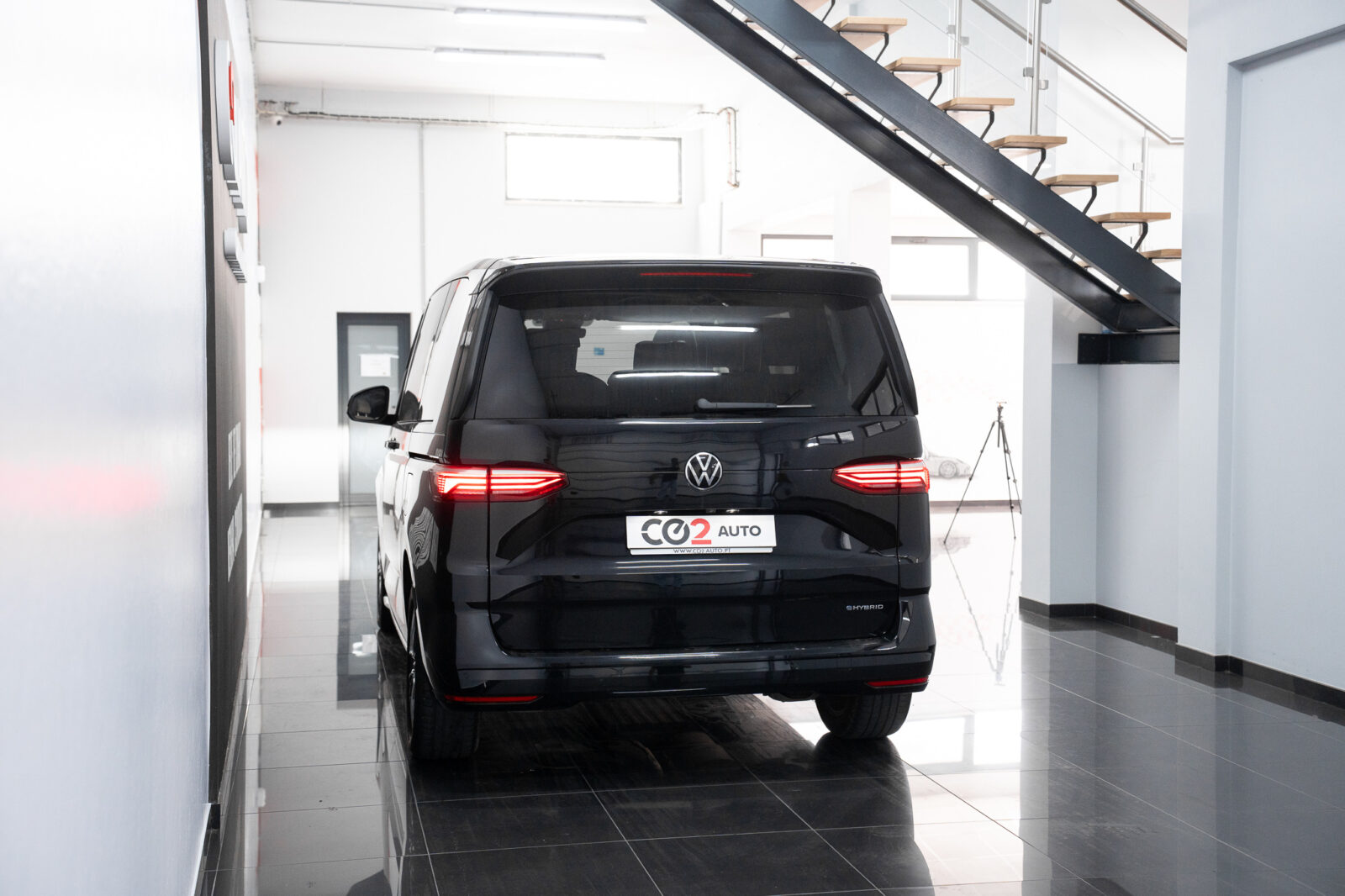 volkswagen-multivan-t7-1-4-tsi-e-hybrid-life-longa-dsg-co2-stand-carros-automovel-comprar-pataias-35