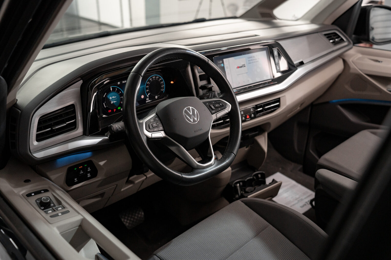 volkswagen-multivan-t7-1-4-tsi-e-hybrid-life-longa-dsg-co2-stand-carros-automovel-comprar-pataias-37