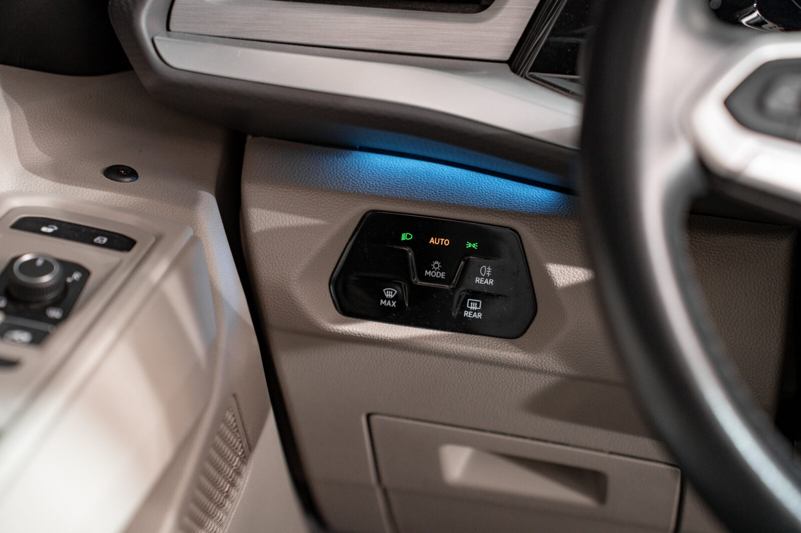 volkswagen-multivan-t7-1-4-tsi-e-hybrid-life-longa-dsg-co2-stand-carros-automovel-comprar-pataias-40