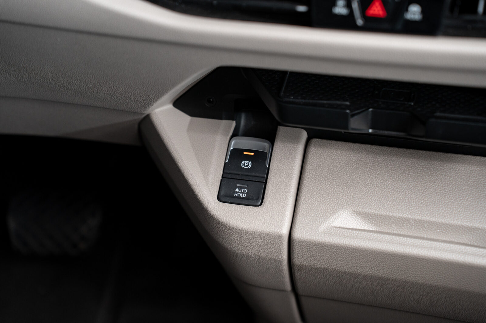 volkswagen-multivan-t7-1-4-tsi-e-hybrid-life-longa-dsg-co2-stand-carros-automovel-comprar-pataias-42