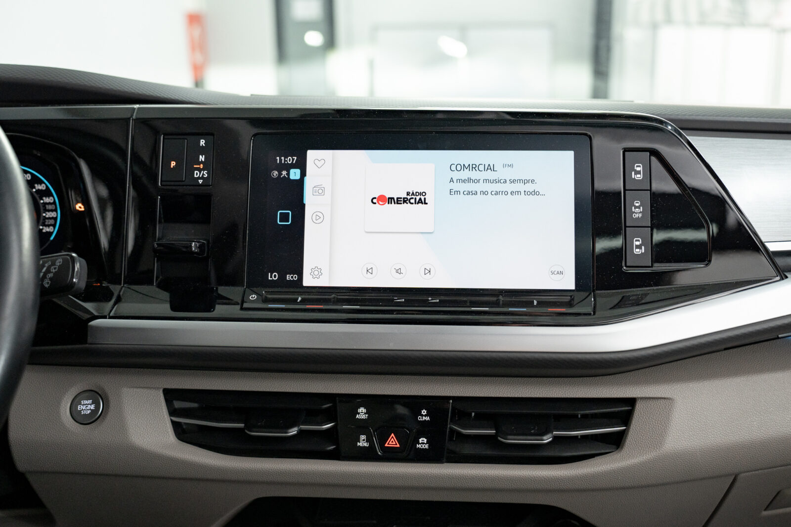 volkswagen-multivan-t7-1-4-tsi-e-hybrid-life-longa-dsg-co2-stand-carros-automovel-comprar-pataias-44