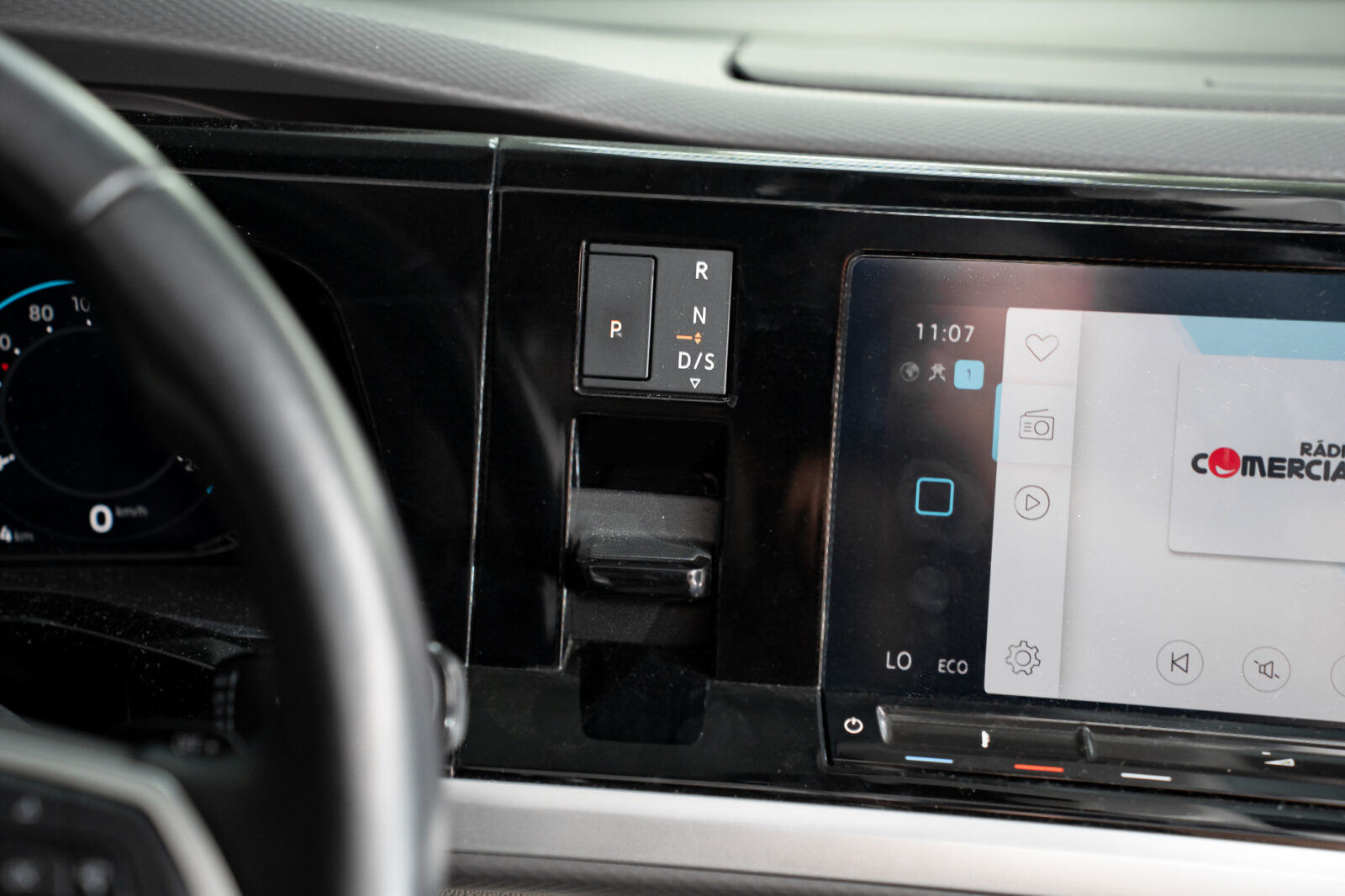 volkswagen-multivan-t7-1-4-tsi-e-hybrid-life-longa-dsg-co2-stand-carros-automovel-comprar-pataias-45