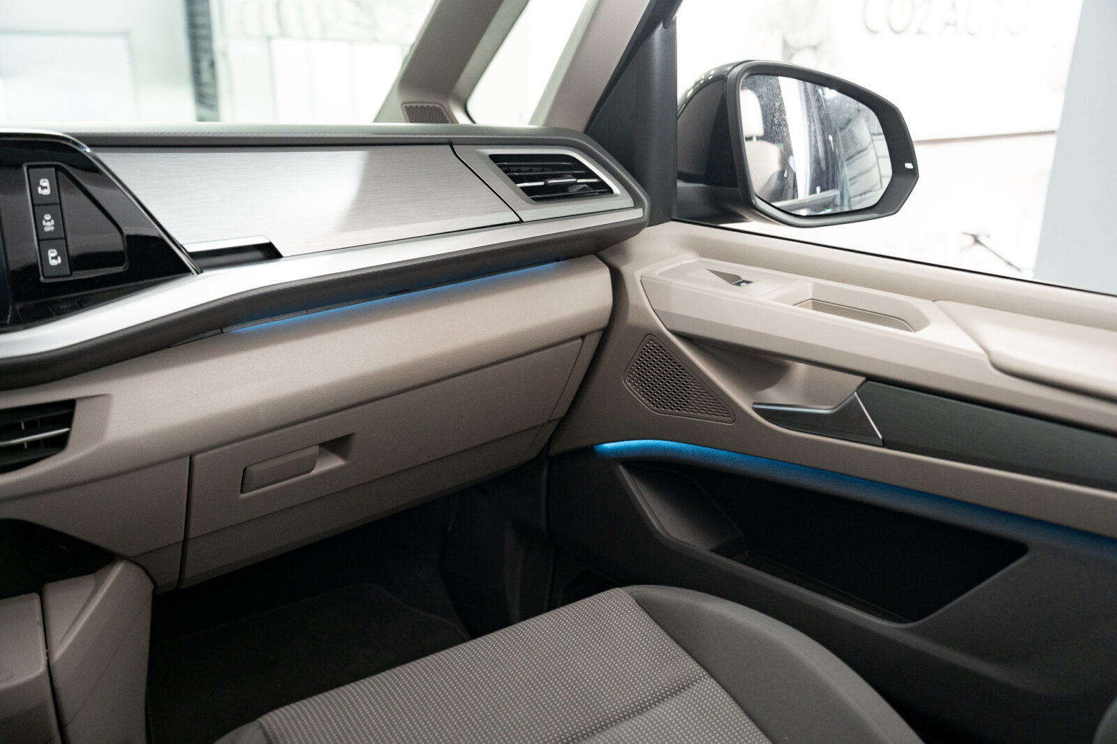 volkswagen-multivan-t7-1-4-tsi-e-hybrid-life-longa-dsg-co2-stand-carros-automovel-comprar-pataias-46