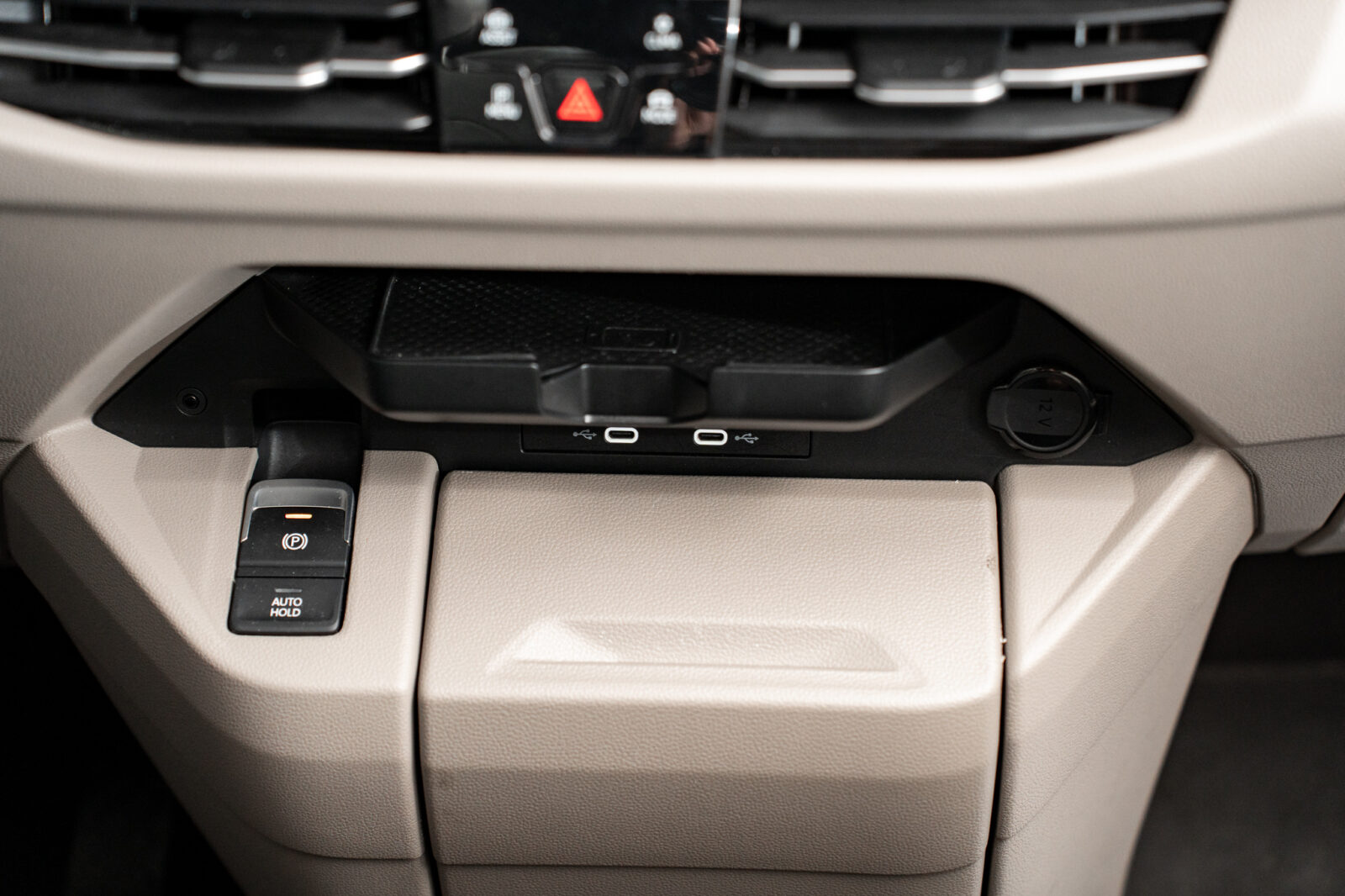 volkswagen-multivan-t7-1-4-tsi-e-hybrid-life-longa-dsg-co2-stand-carros-automovel-comprar-pataias-47