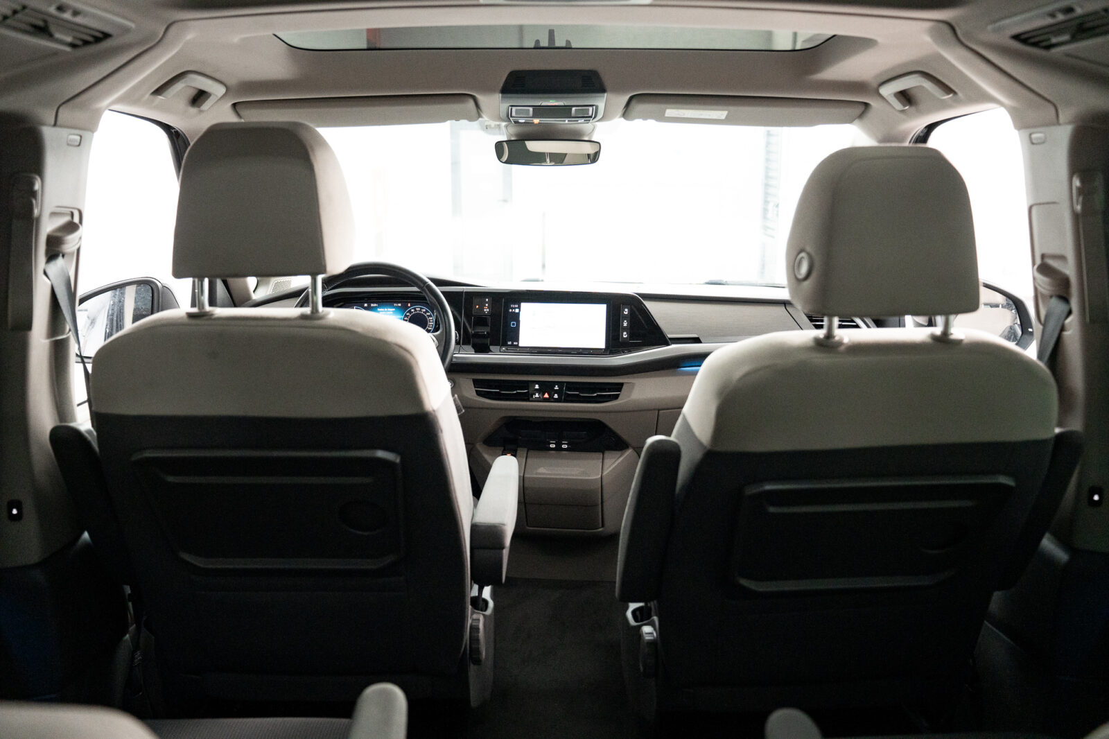 volkswagen-multivan-t7-1-4-tsi-e-hybrid-life-longa-dsg-co2-stand-carros-automovel-comprar-pataias-55