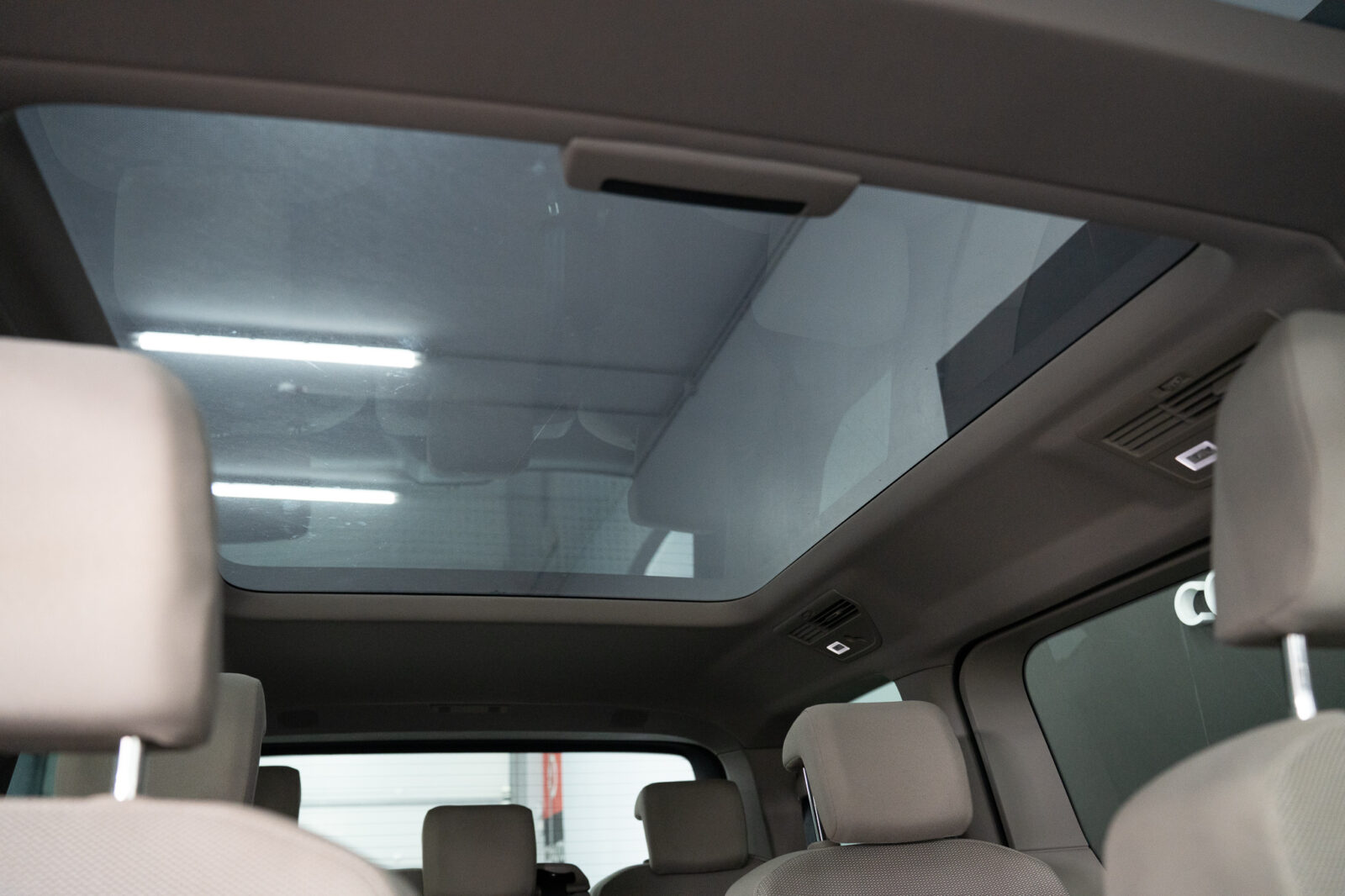 volkswagen-multivan-t7-1-4-tsi-e-hybrid-life-longa-dsg-co2-stand-carros-automovel-comprar-pataias-58