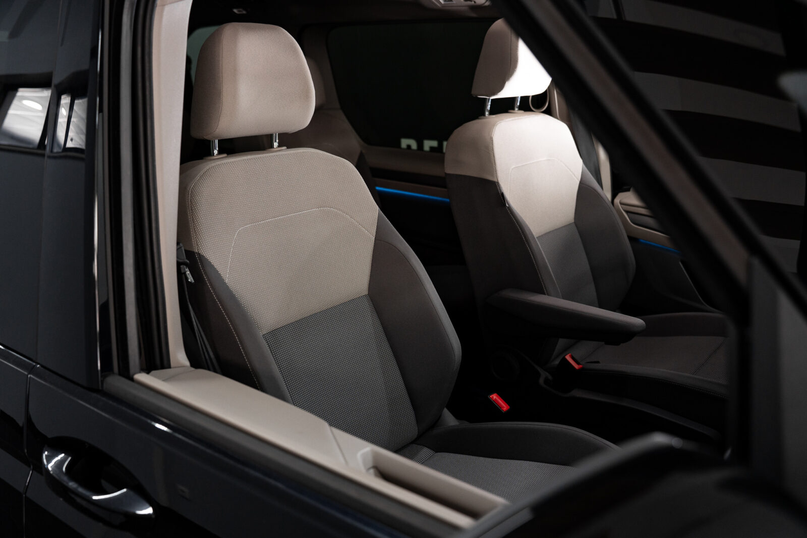 volkswagen-multivan-t7-1-4-tsi-e-hybrid-life-longa-dsg-co2-stand-carros-automovel-comprar-pataias-61