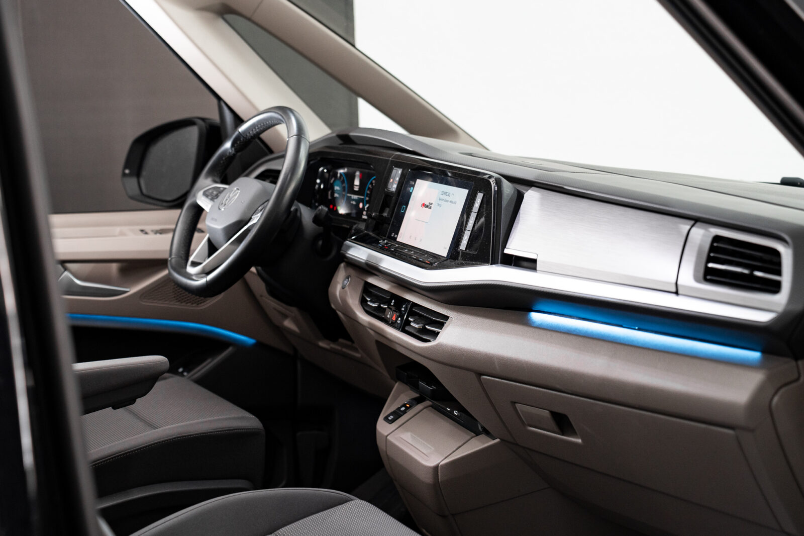volkswagen-multivan-t7-1-4-tsi-e-hybrid-life-longa-dsg-co2-stand-carros-automovel-comprar-pataias-62