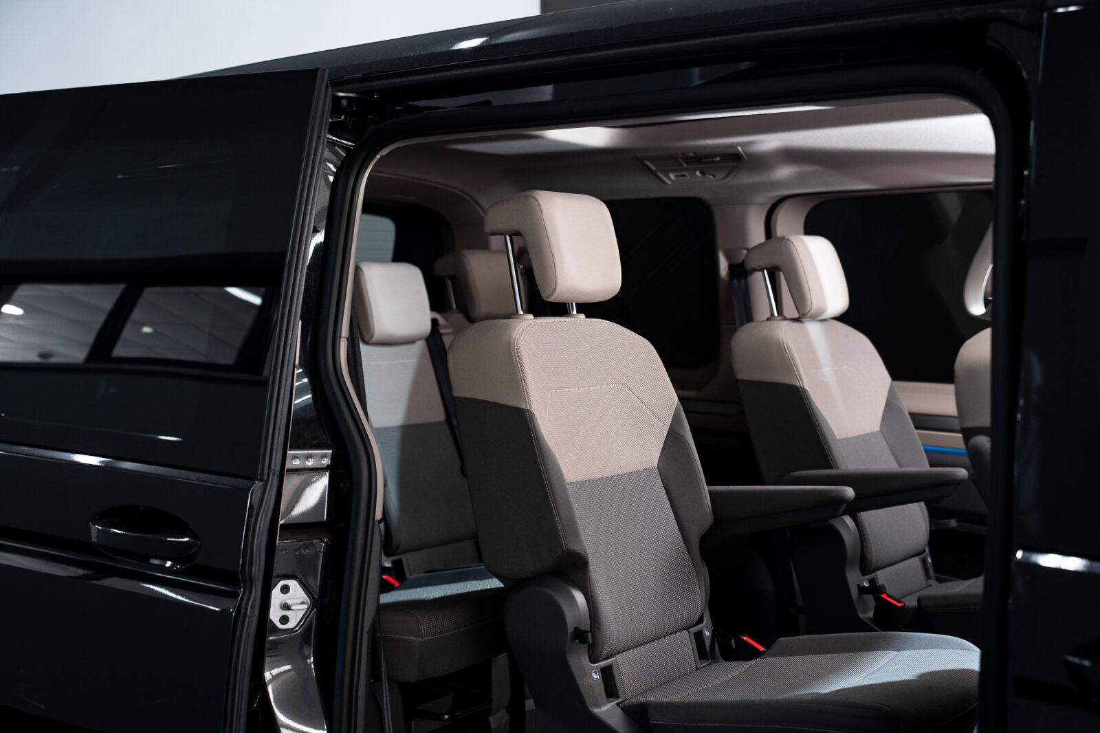 volkswagen-multivan-t7-1-4-tsi-e-hybrid-life-longa-dsg-co2-stand-carros-automovel-comprar-pataias-63