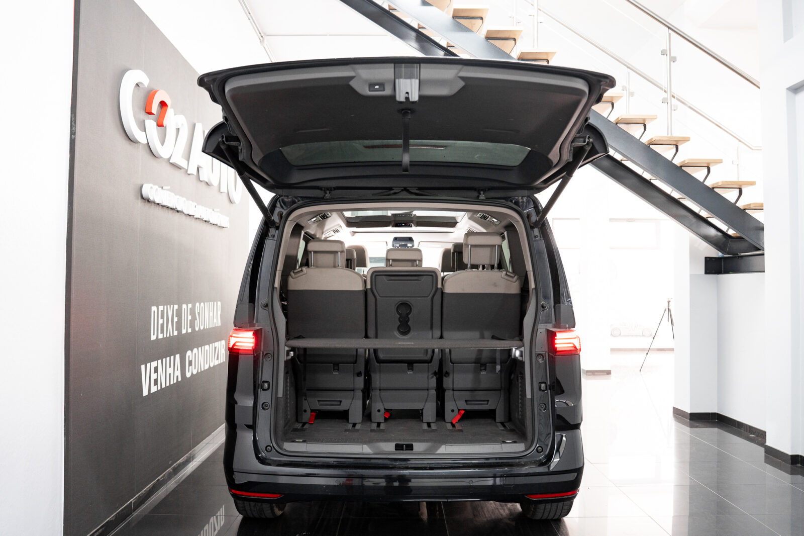 volkswagen-multivan-t7-1-4-tsi-e-hybrid-life-longa-dsg-co2-stand-carros-automovel-comprar-pataias-64