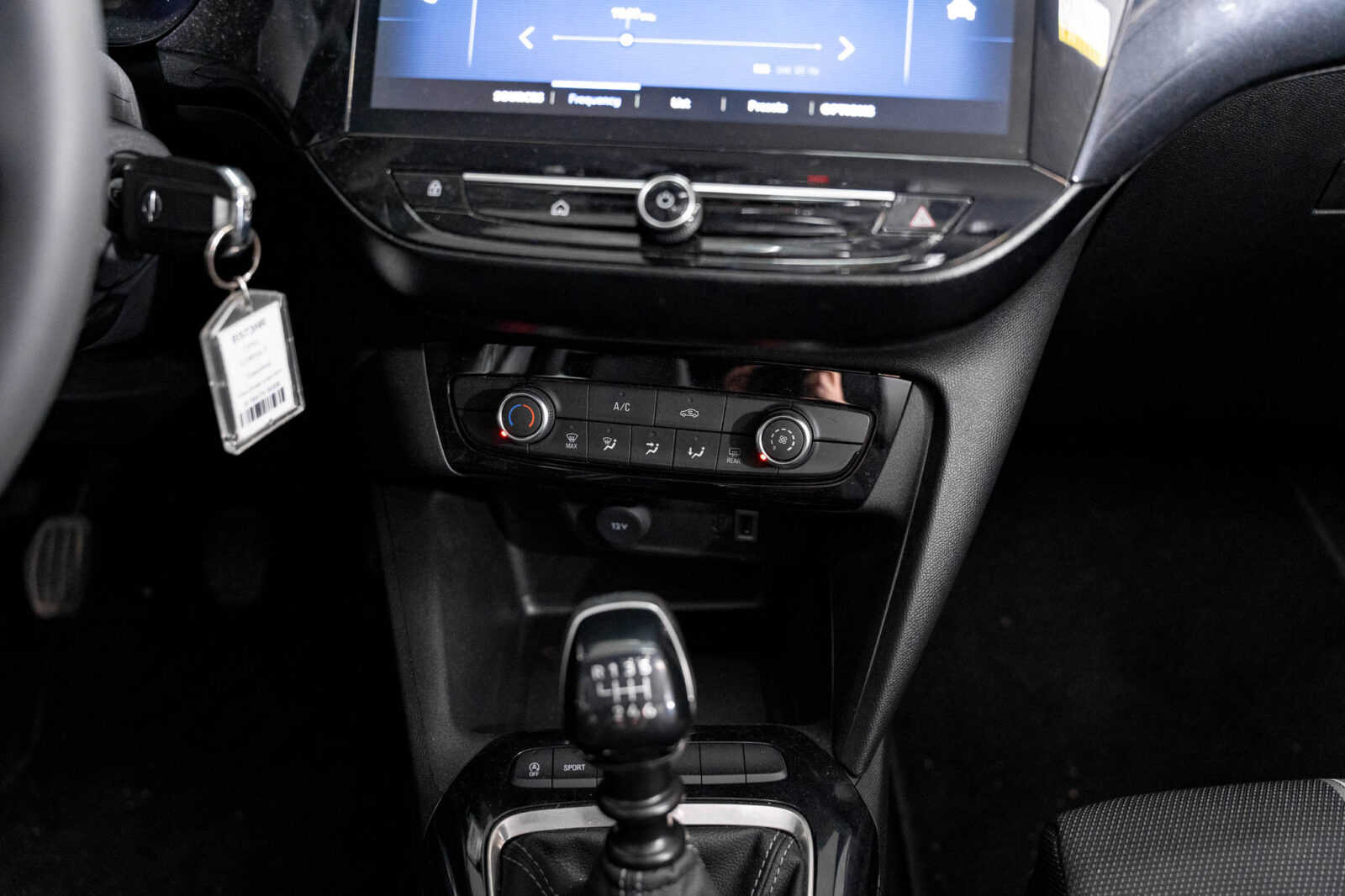 opel-corsa-gsline-12t-100cv-gasolina-2025-seminovo-comprar-stand-co2-auto-pataias-13