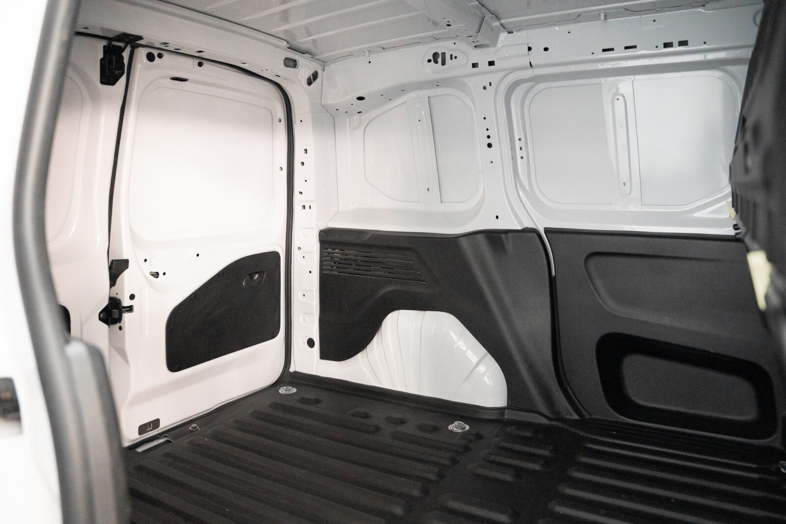 peugeot-partner-l1h1-1-5-100cv-co2-stand-carros-automovel-comprar-pataias-10