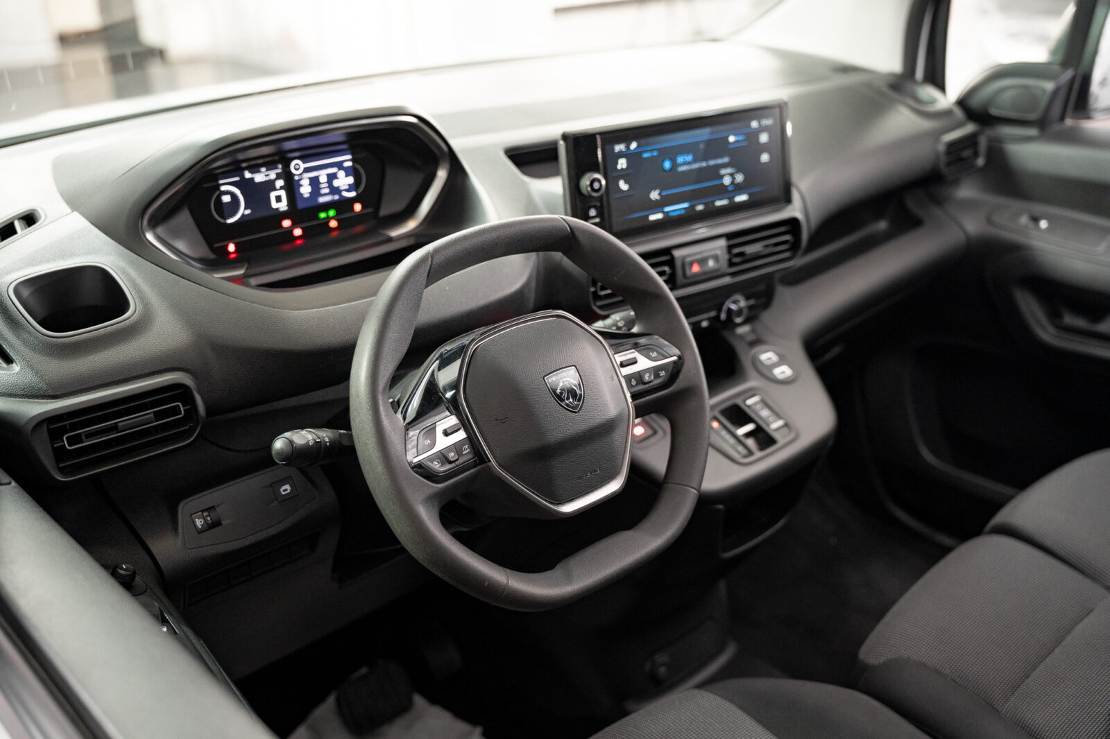 peugeot-partner-l1h1-1-5-100cv-co2-stand-carros-automovel-comprar-pataias-11