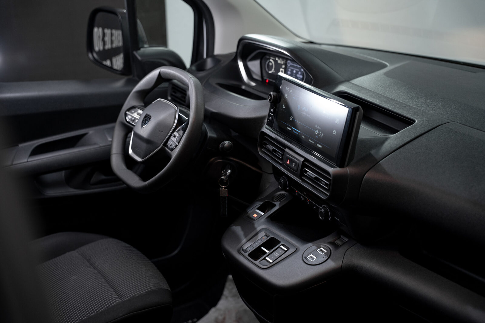 peugeot-partner-l1h1-1-5-100cv-co2-stand-carros-automovel-comprar-pataias-18