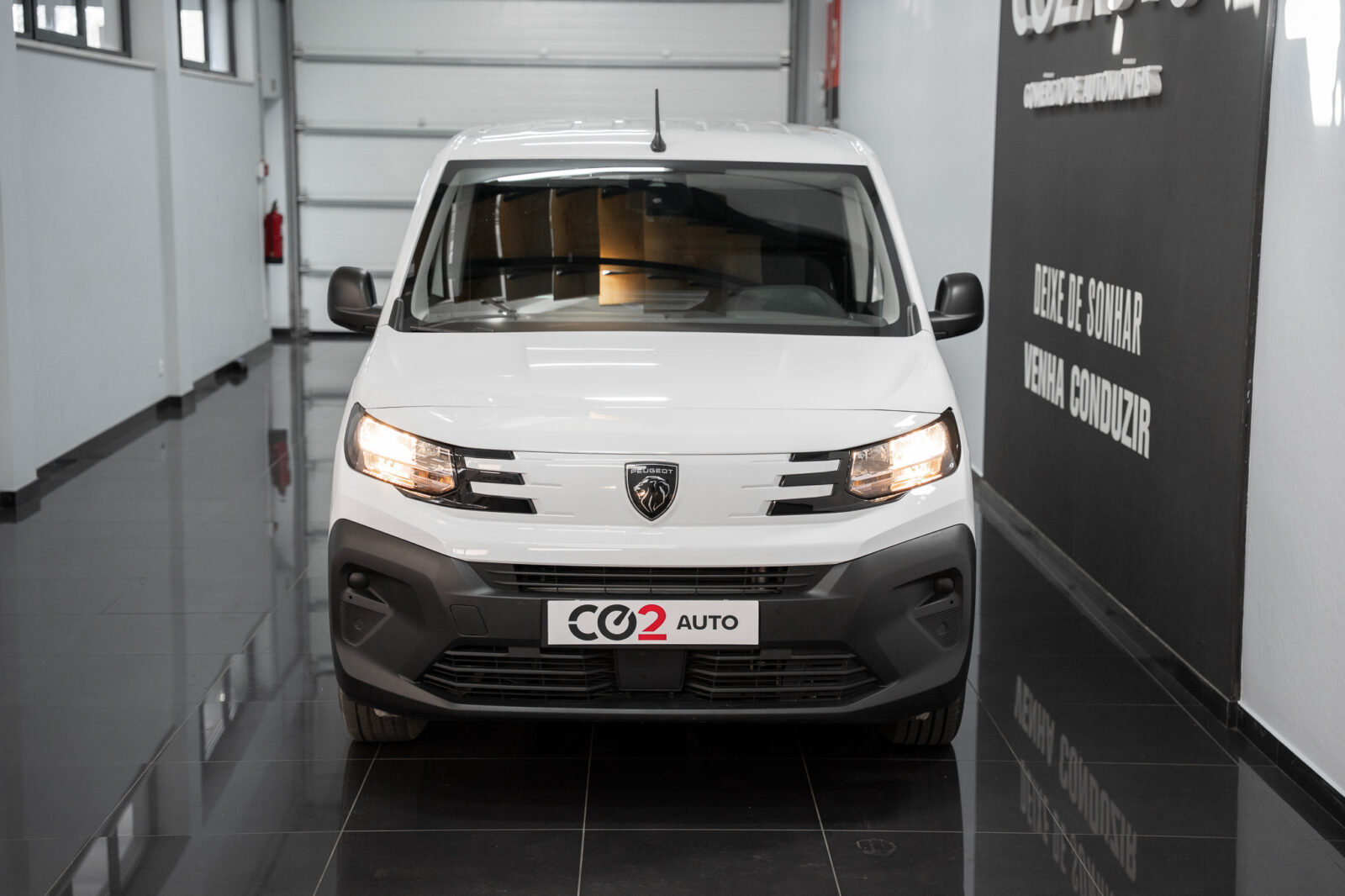 peugeot-partner-l1h1-1-5-100cv-co2-stand-carros-automovel-comprar-pataias-2