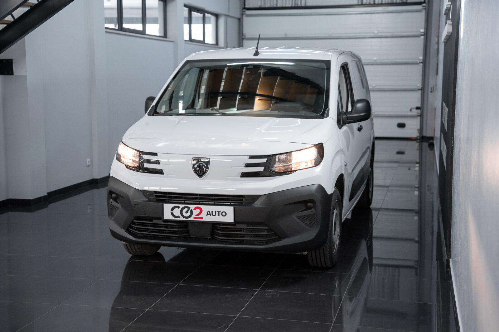 peugeot-partner-l1h1-1-5-100cv-co2-stand-carros-automovel-comprar-pataias-3