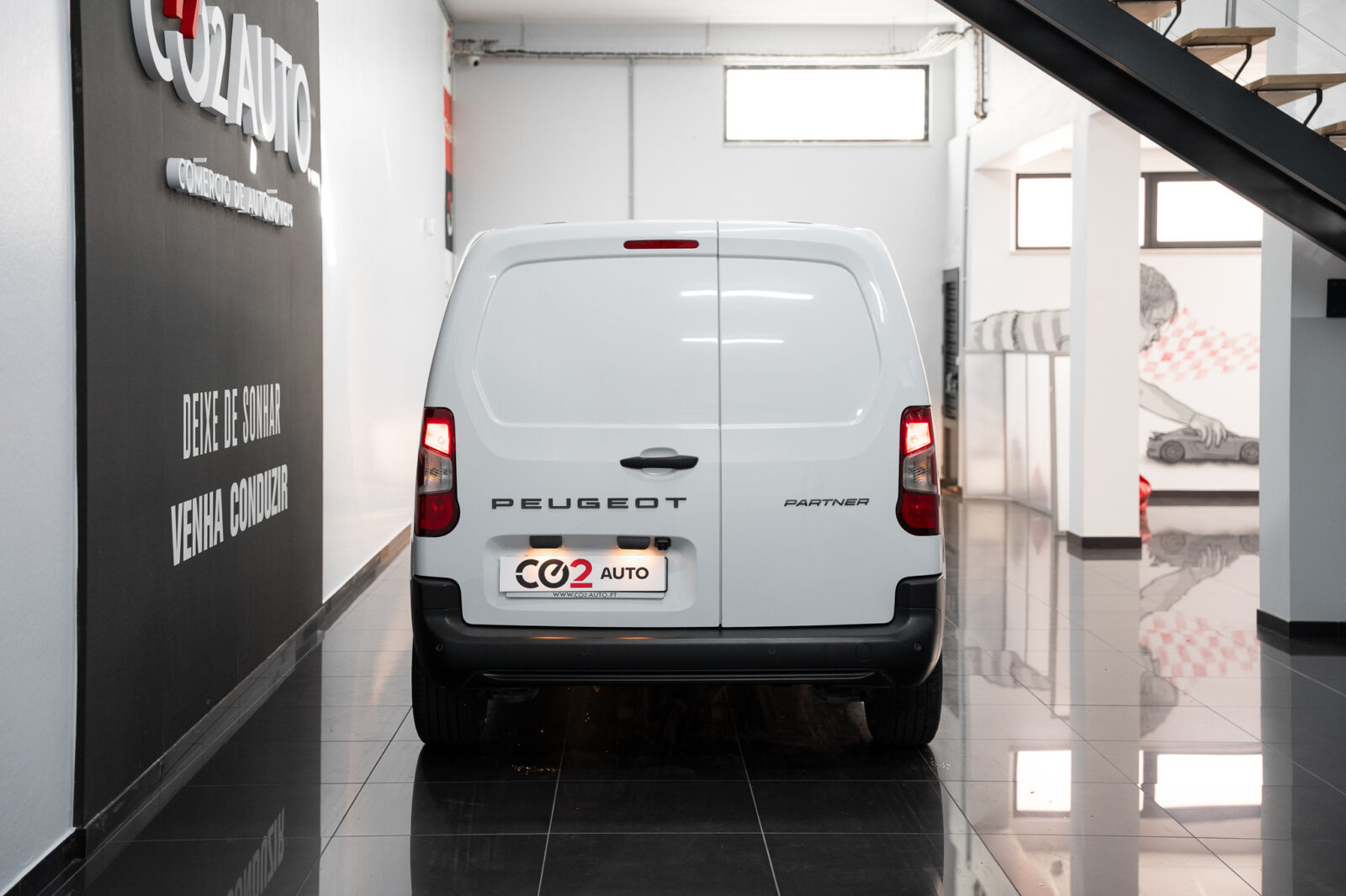 peugeot-partner-l1h1-1-5-100cv-co2-stand-carros-automovel-comprar-pataias-5