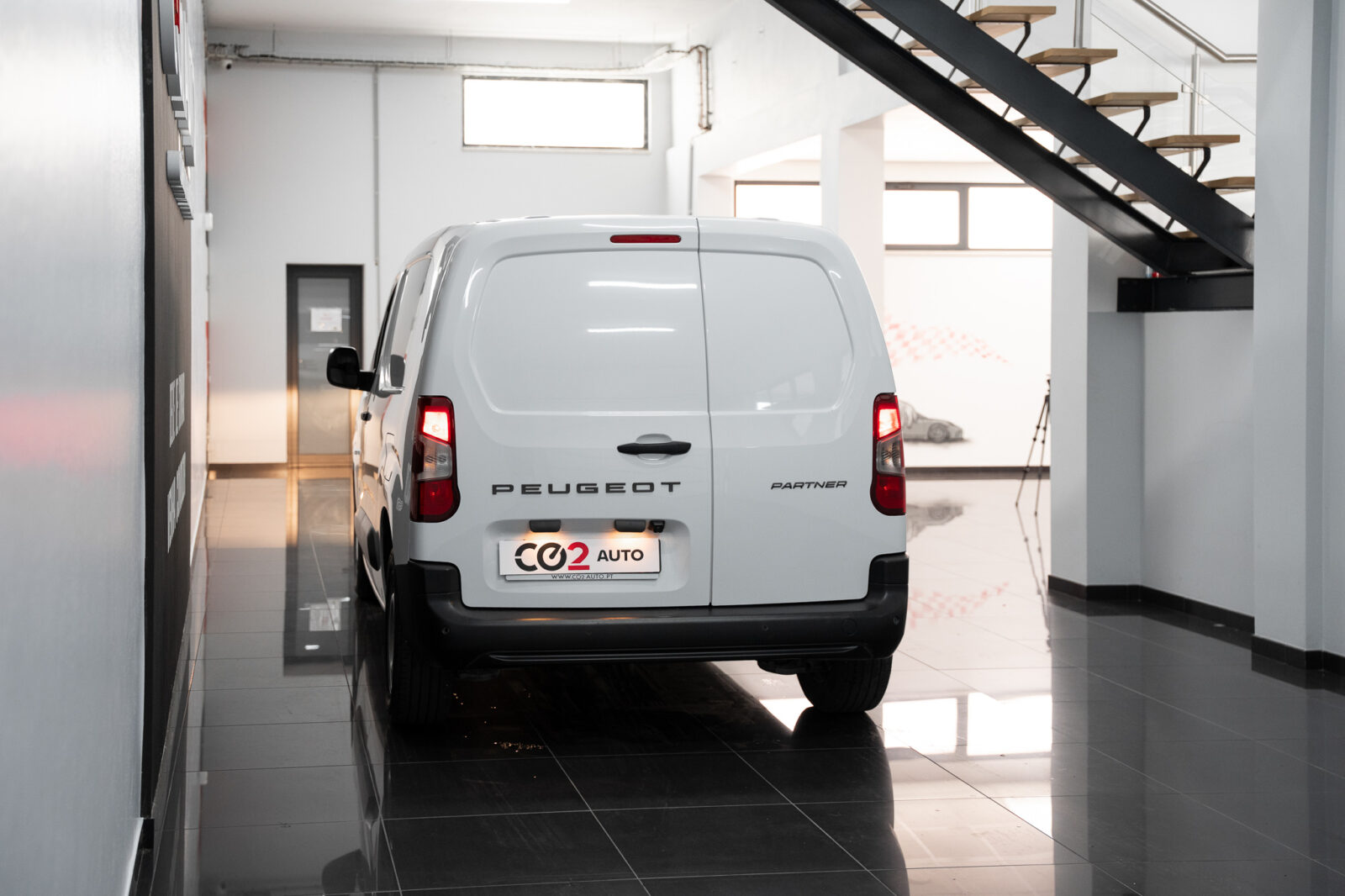 peugeot-partner-l1h1-1-5-100cv-co2-stand-carros-automovel-comprar-pataias-6