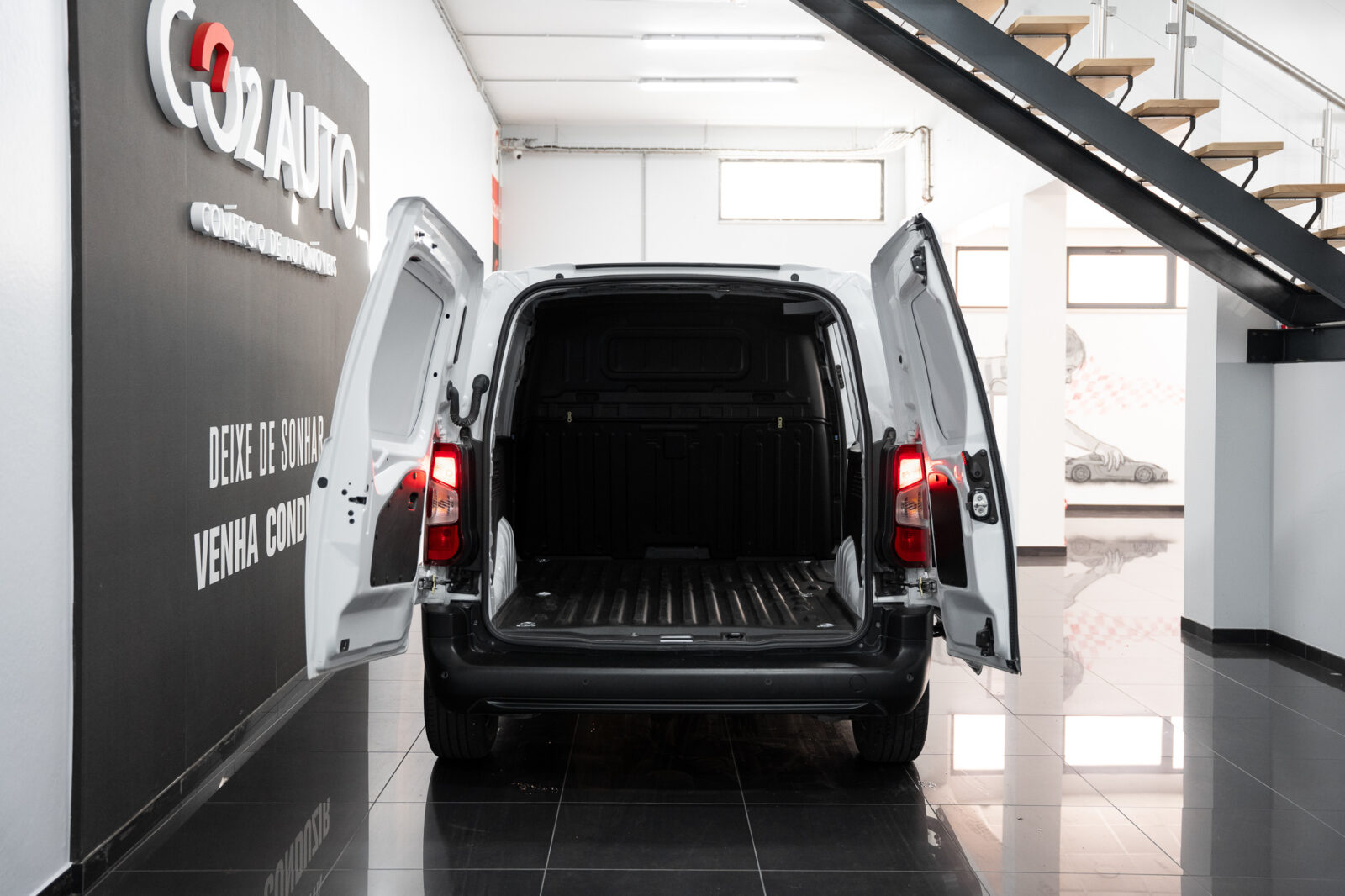peugeot-partner-l1h1-1-5-100cv-co2-stand-carros-automovel-comprar-pataias-8