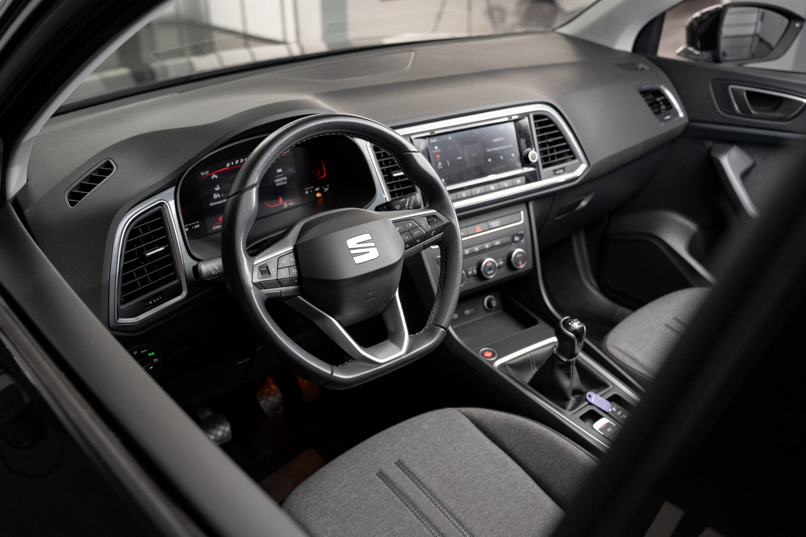 seat-ateca-1-0-tsi-style-co2-stand-carros-automovel-comprar-pataias-38