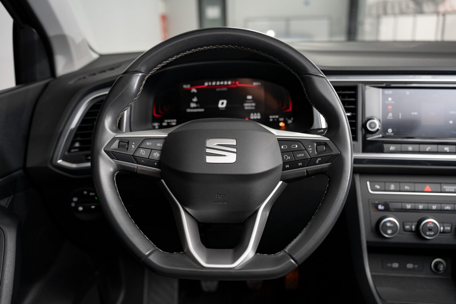 seat-ateca-1-0-tsi-style-co2-stand-carros-automovel-comprar-pataias-39