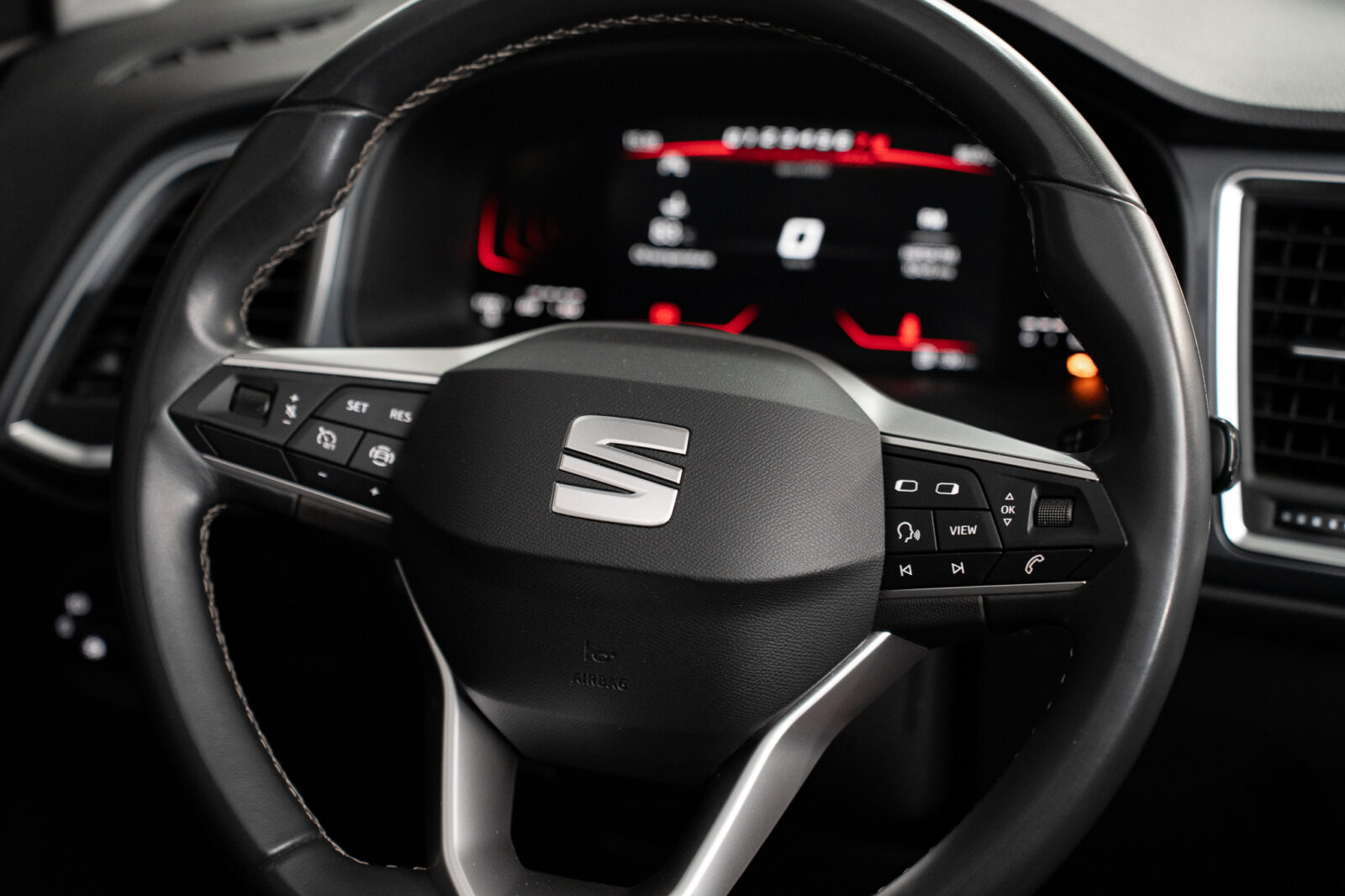 seat-ateca-1-0-tsi-style-co2-stand-carros-automovel-comprar-pataias-48