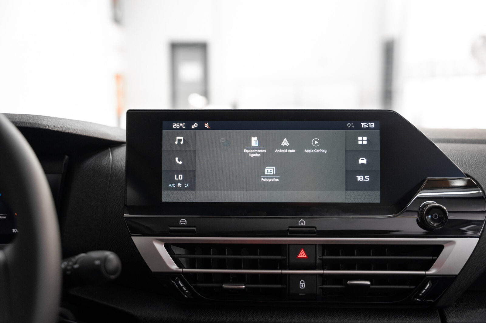 citroen-c4-1-2-hybrid-plus-145cv-co2-stand-carros-automovel-comprar-pataias-15