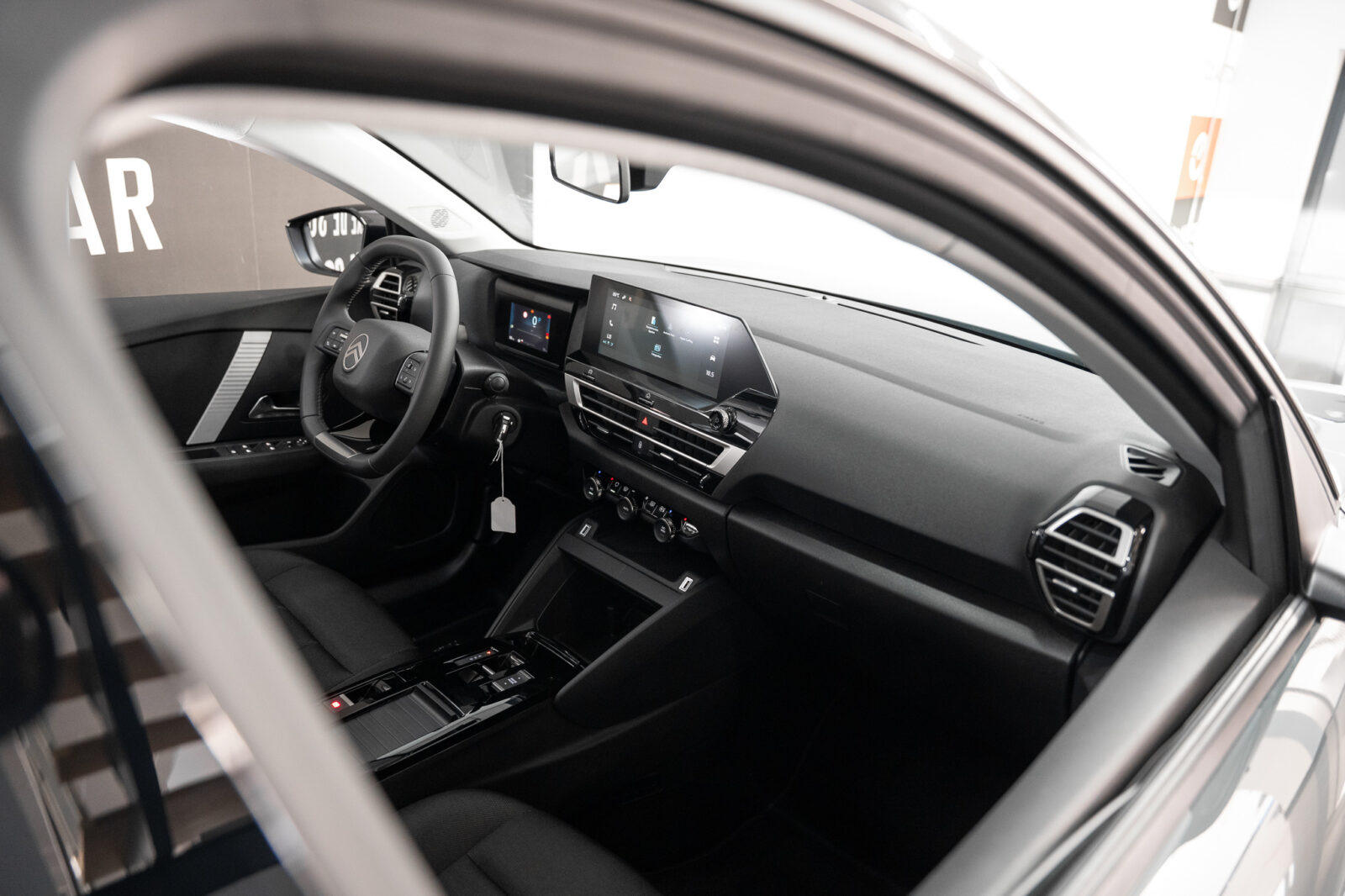 citroen-c4-1-2-hybrid-plus-145cv-co2-stand-carros-automovel-comprar-pataias-17