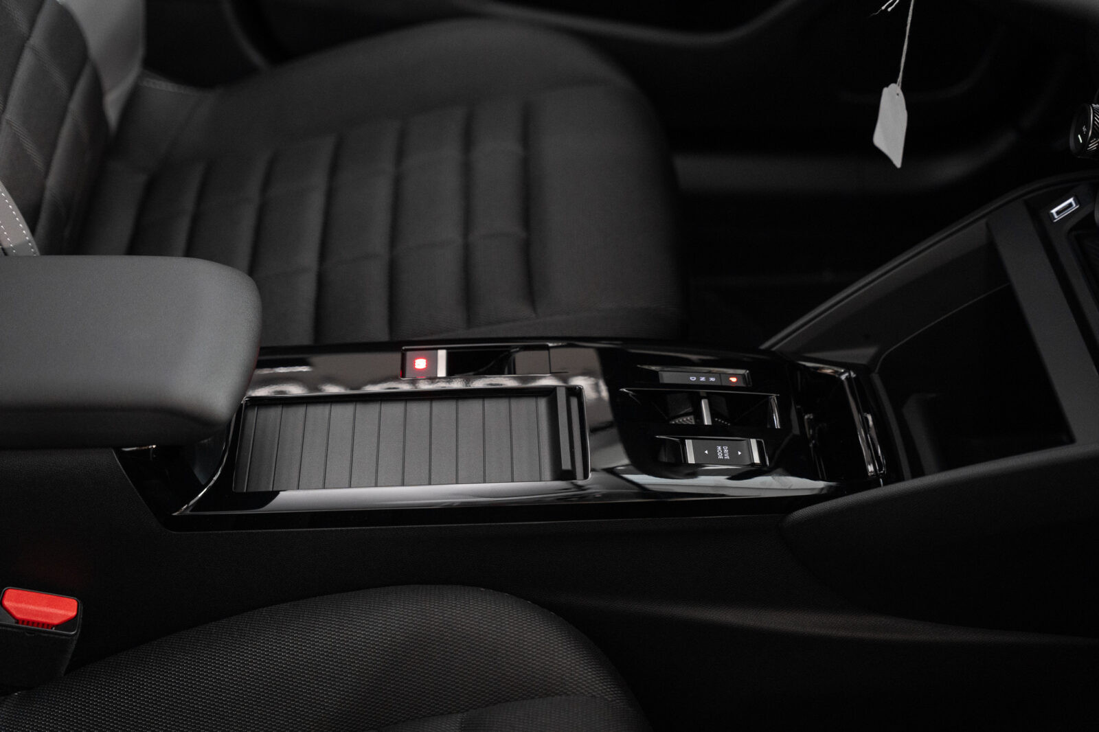 citroen-c4-1-2-hybrid-plus-145cv-co2-stand-carros-automovel-comprar-pataias-19