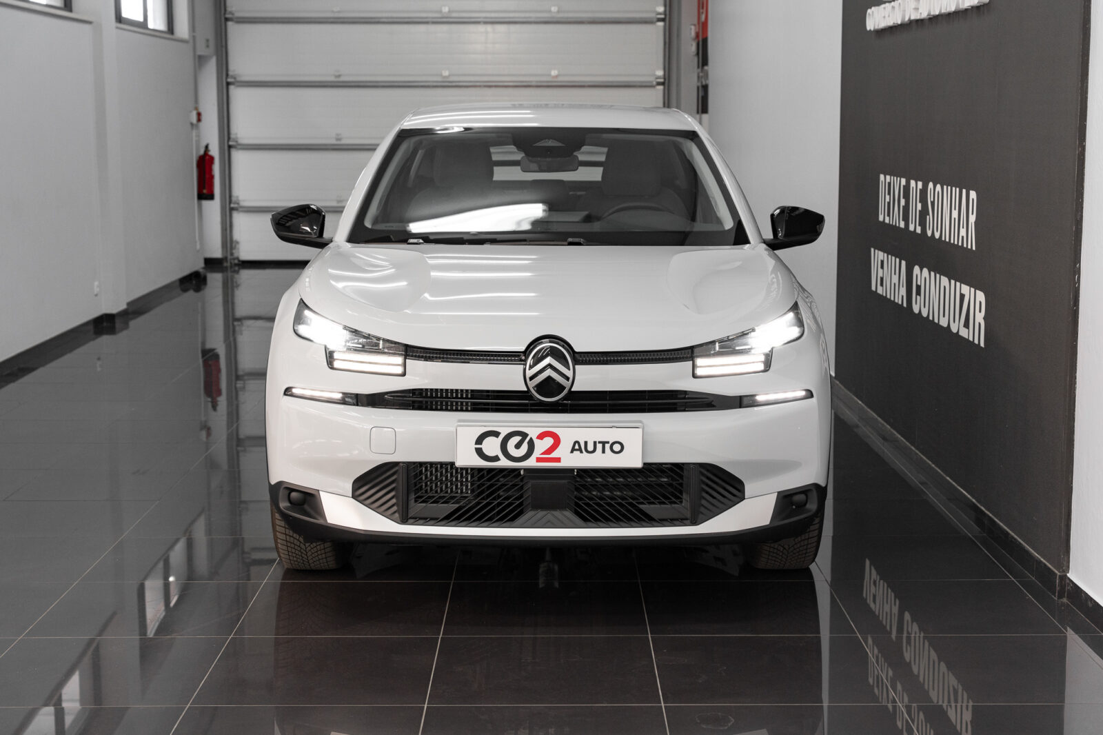 citroen-c4-1-2-hybrid-plus-145cv-co2-stand-carros-automovel-comprar-pataias-2