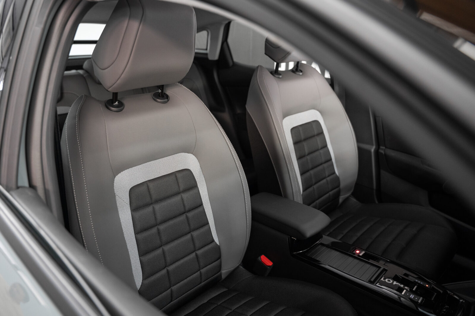 citroen-c4-1-2-hybrid-plus-145cv-co2-stand-carros-automovel-comprar-pataias-20