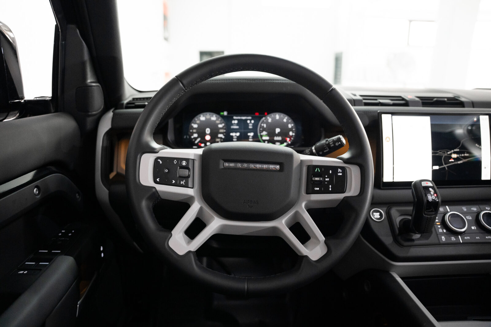 land-rover-defender-2-0-p300e-110-awd-x-dynamic-se-co2-stand-carros-automovel-comprar-pataias-11