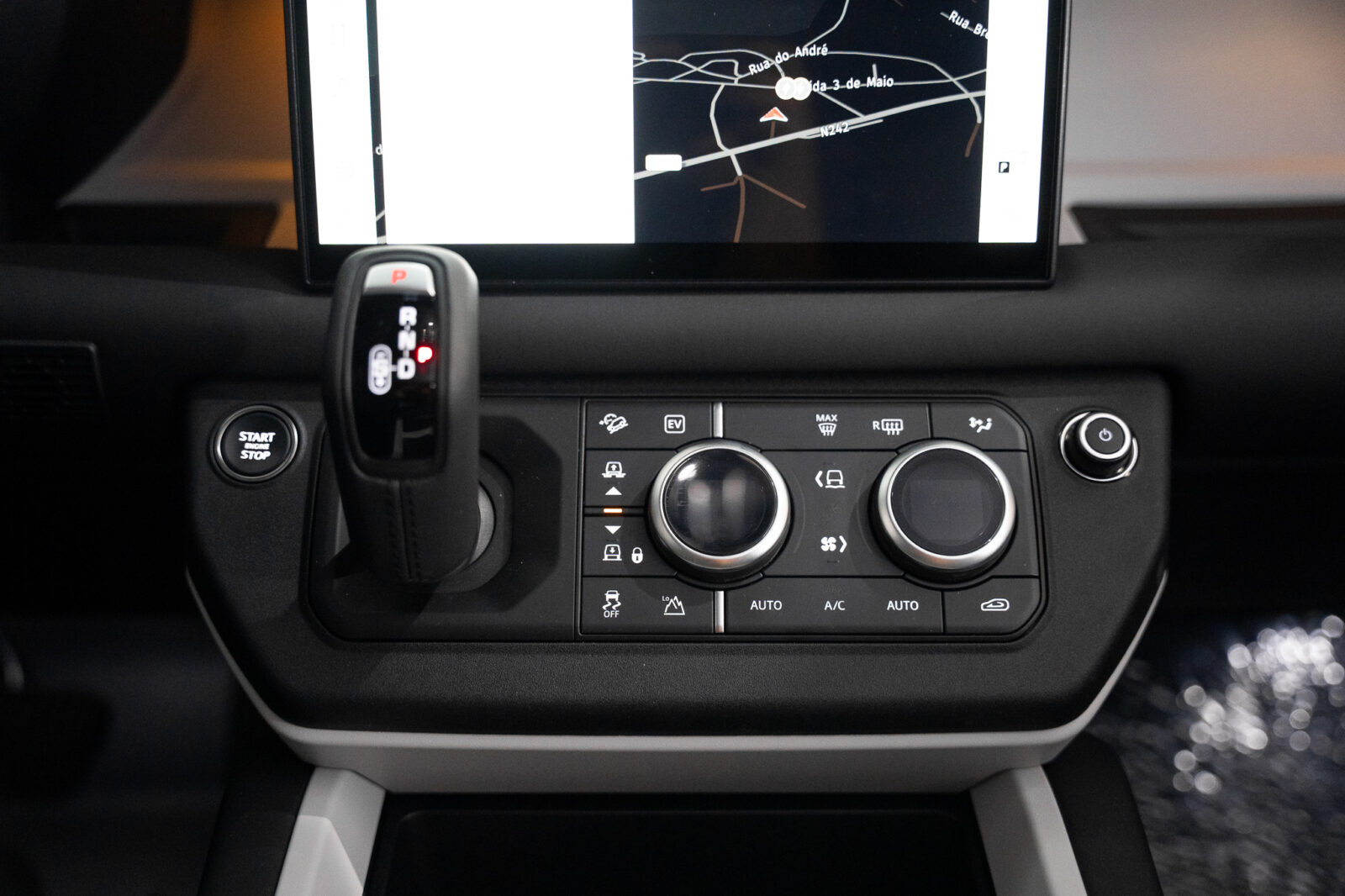 land-rover-defender-2-0-p300e-110-awd-x-dynamic-se-co2-stand-carros-automovel-comprar-pataias-13