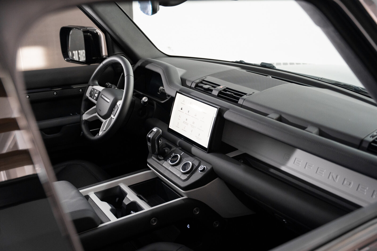 land-rover-defender-2-0-p300e-110-awd-x-dynamic-se-co2-stand-carros-automovel-comprar-pataias-27