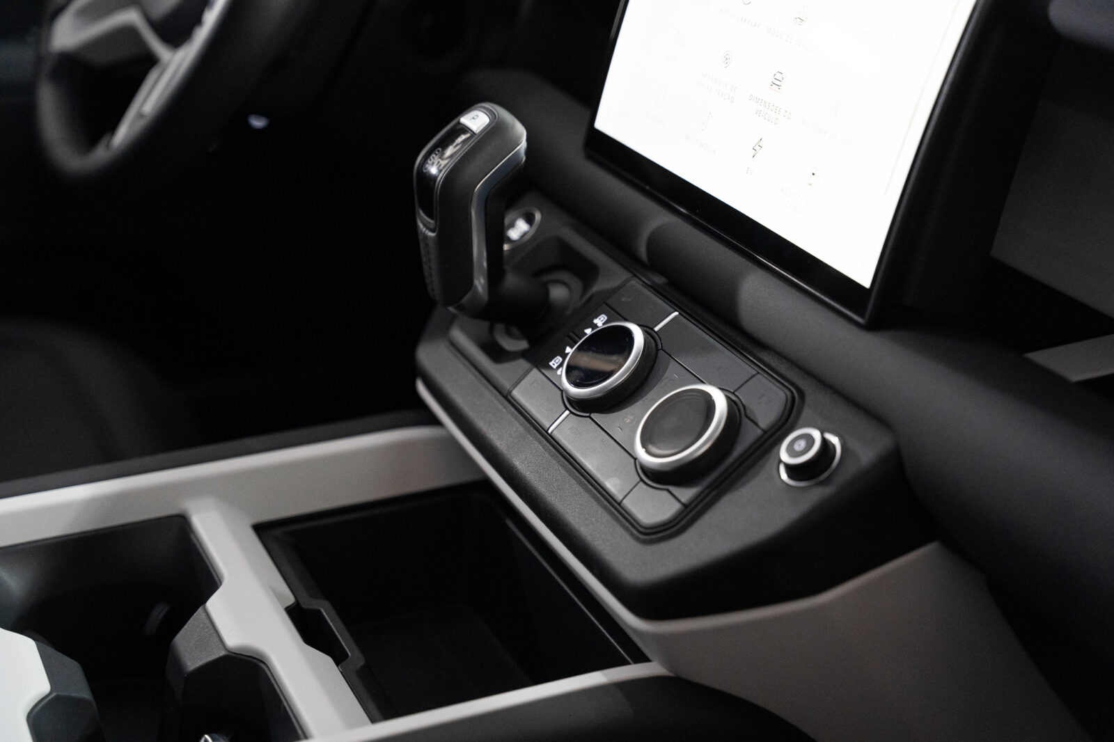 land-rover-defender-2-0-p300e-110-awd-x-dynamic-se-co2-stand-carros-automovel-comprar-pataias-30
