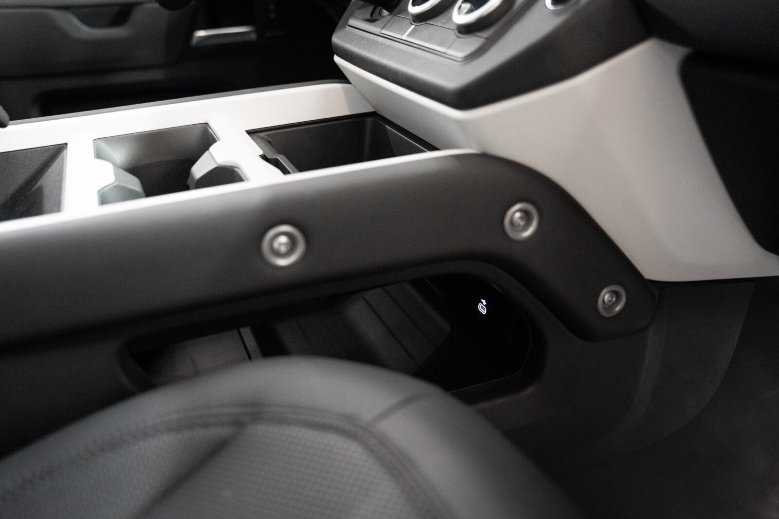 land-rover-defender-2-0-p300e-110-awd-x-dynamic-se-co2-stand-carros-automovel-comprar-pataias-33