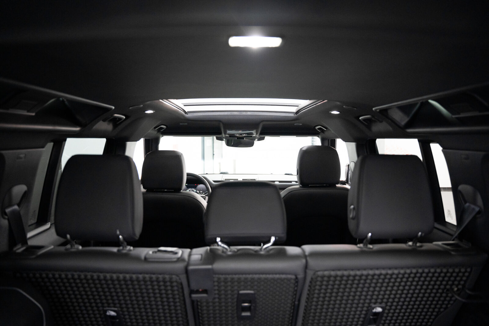 land-rover-defender-2-0-p300e-110-awd-x-dynamic-se-co2-stand-carros-automovel-comprar-pataias-38