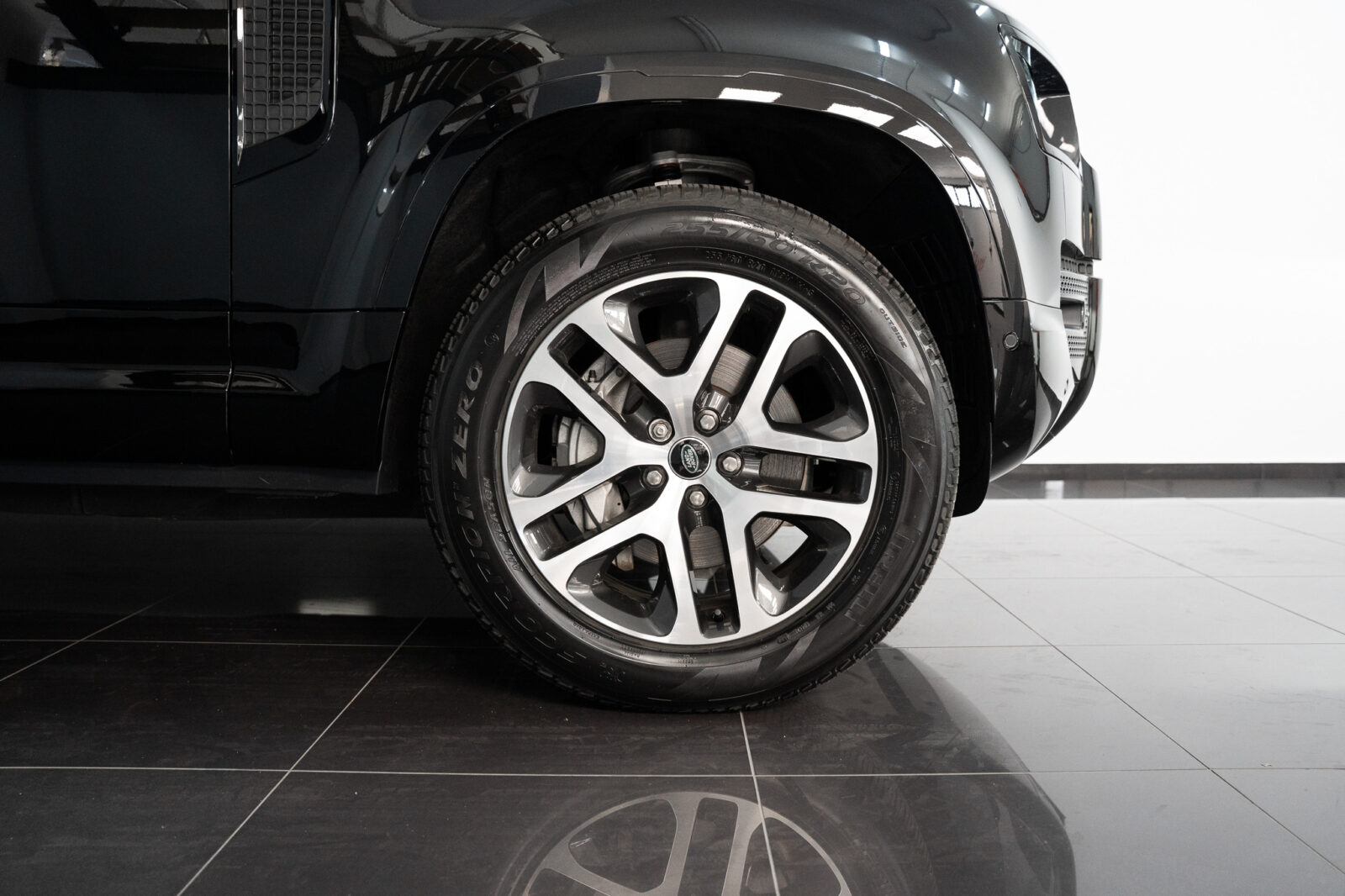 land-rover-defender-2-0-p300e-110-awd-x-dynamic-se-co2-stand-carros-automovel-comprar-pataias-4