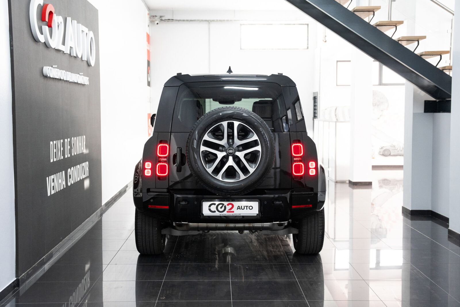land-rover-defender-2-0-p300e-110-awd-x-dynamic-se-co2-stand-carros-automovel-comprar-pataias-5