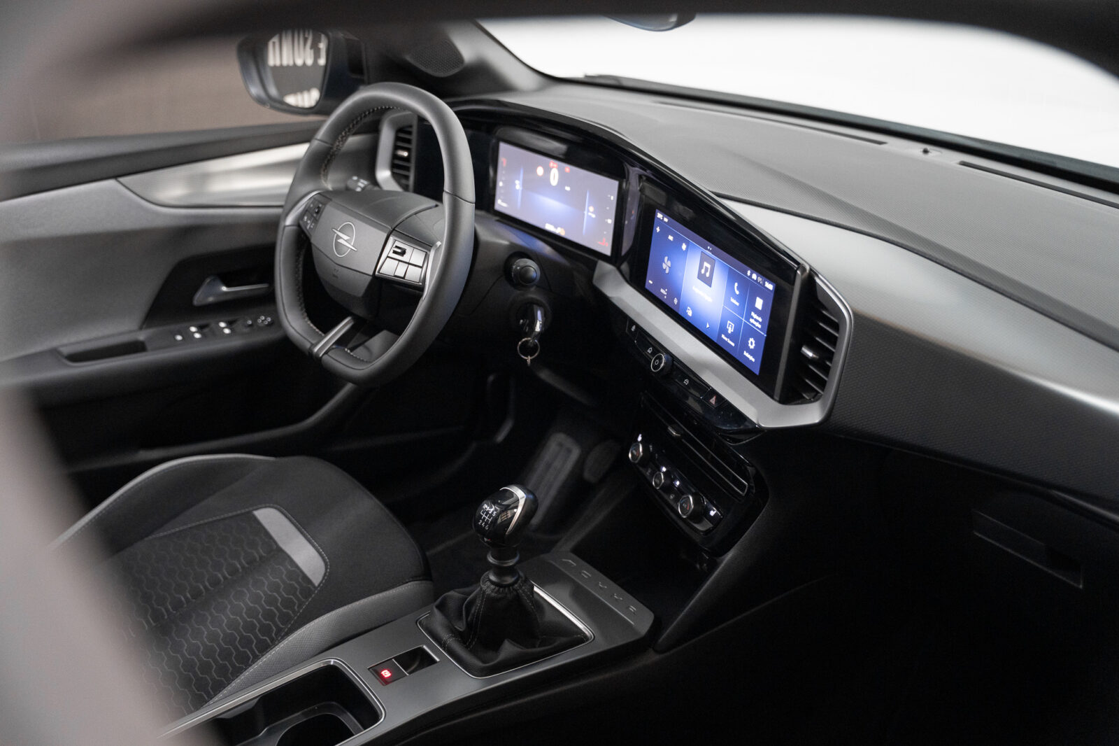 opel-mokka-elegance-1-2t-136cv-cm6-co2-stand-carros-automovel-comprar-pataias-15